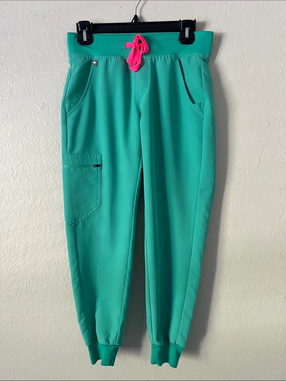 Like New! FIGS Zamora Jogger Scrub Pants PO#1426 Surgical Green in XS/P - Picture 4 of 16